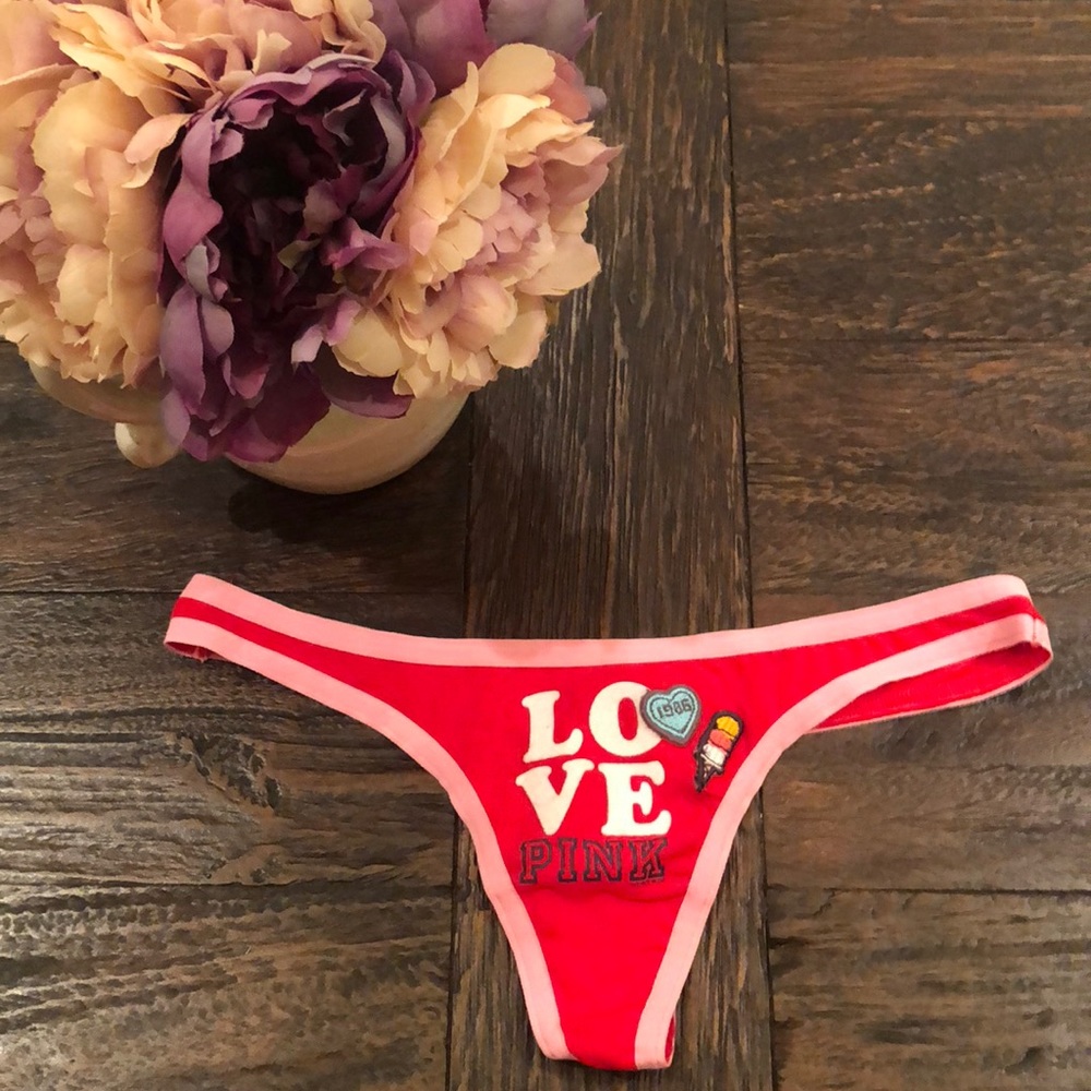 PINK Victoria’s Secret thong underwear, NWT 💕